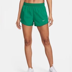 Women’s nike one 3” 2 in 1 dri-fit shorts. Emerald green. Size XS. Like new.
